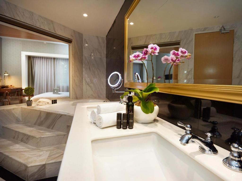 Kingwood Boutique Hotel Miri Bagian luar foto