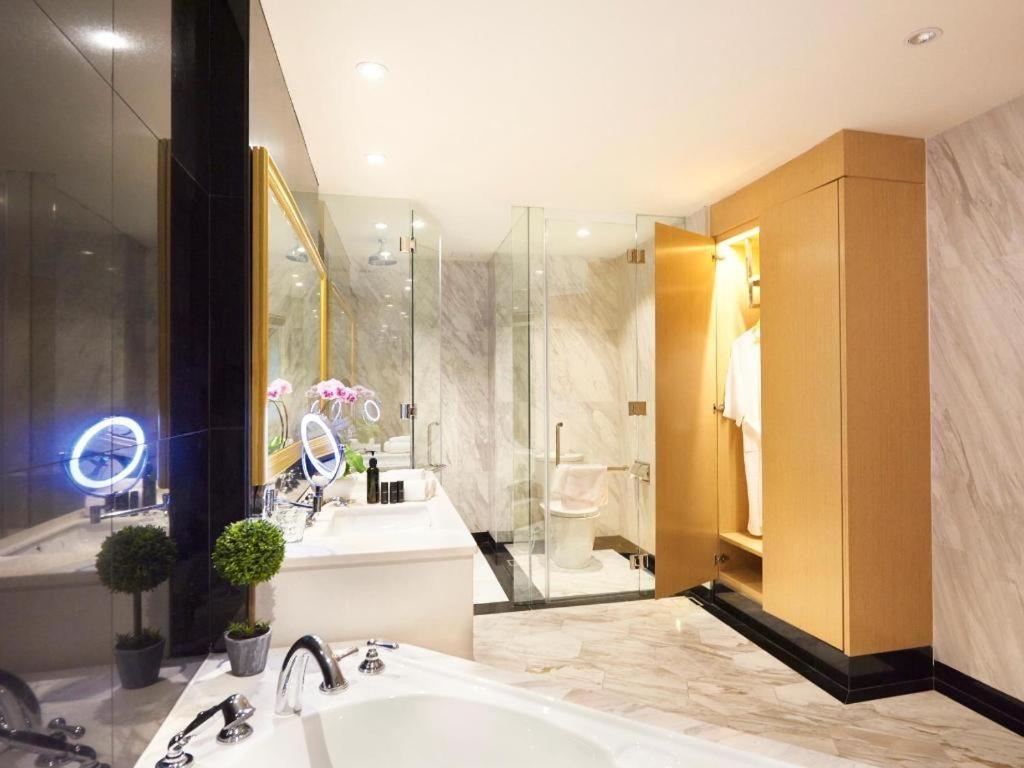 Kingwood Boutique Hotel Miri Bagian luar foto