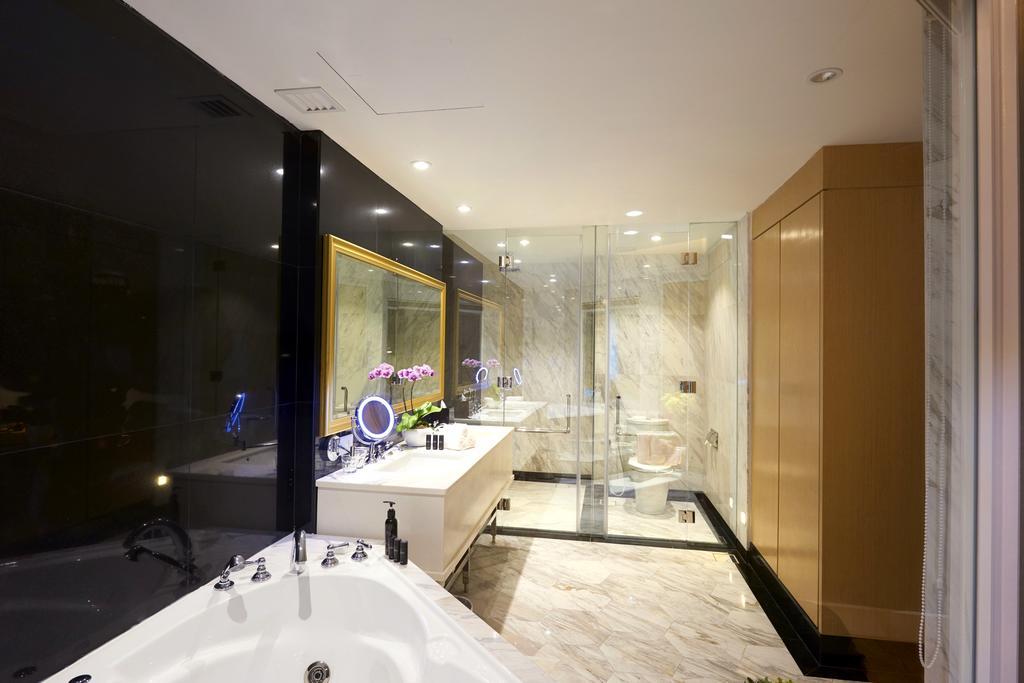 Kingwood Boutique Hotel Miri Bagian luar foto